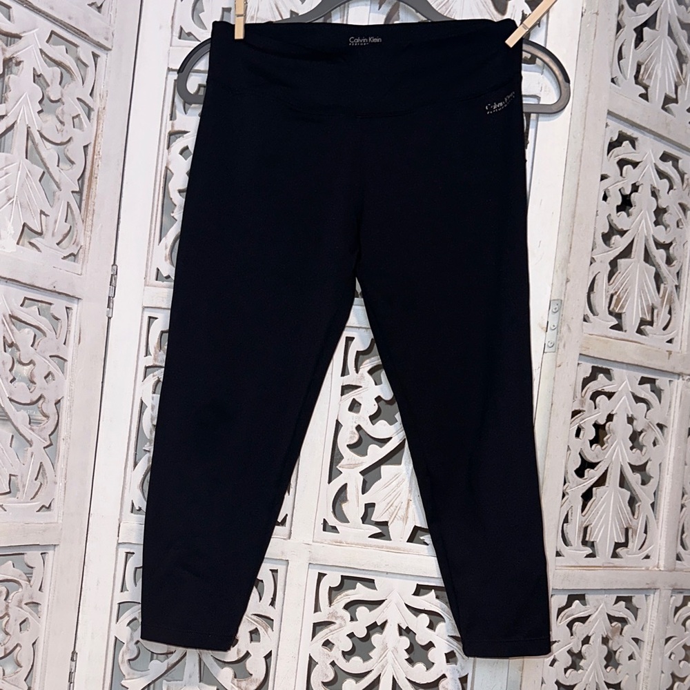 Calvin Klein Black Performance Capri Leggings